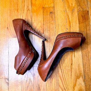 Steve Madden cognac leather peep toe platform pumps
